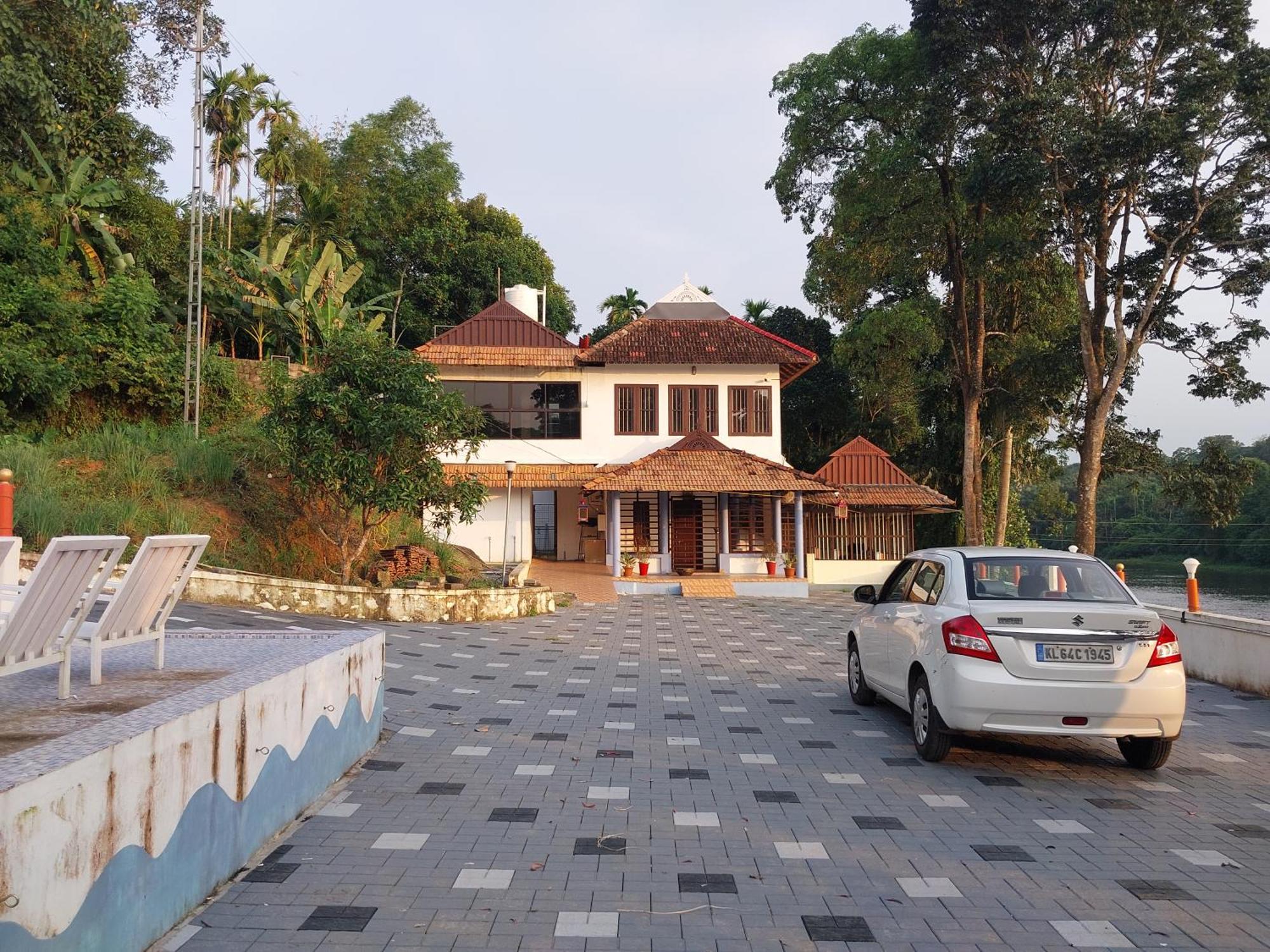 Stayberries River Rock Villa Athirapilly Kizhake Chālakudi Exterior photo