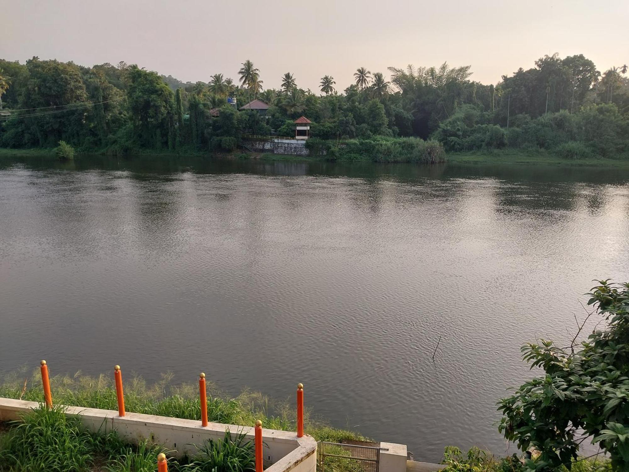 Stayberries River Rock Villa Athirapilly Kizhake Chālakudi Exterior photo