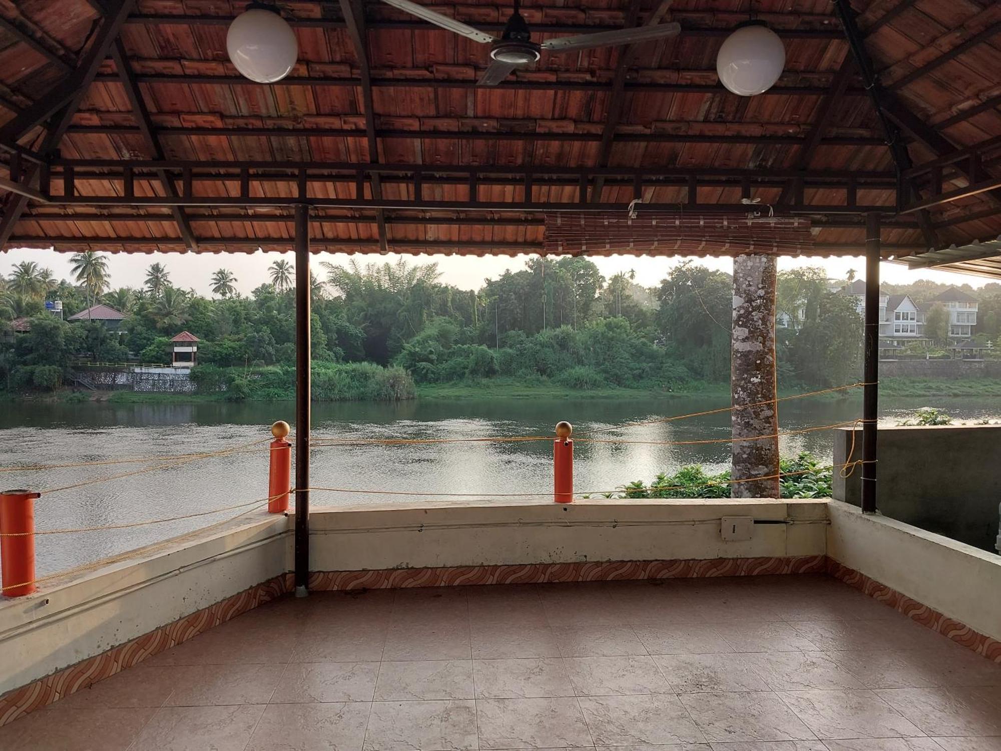 Stayberries River Rock Villa Athirapilly Kizhake Chālakudi Exterior photo