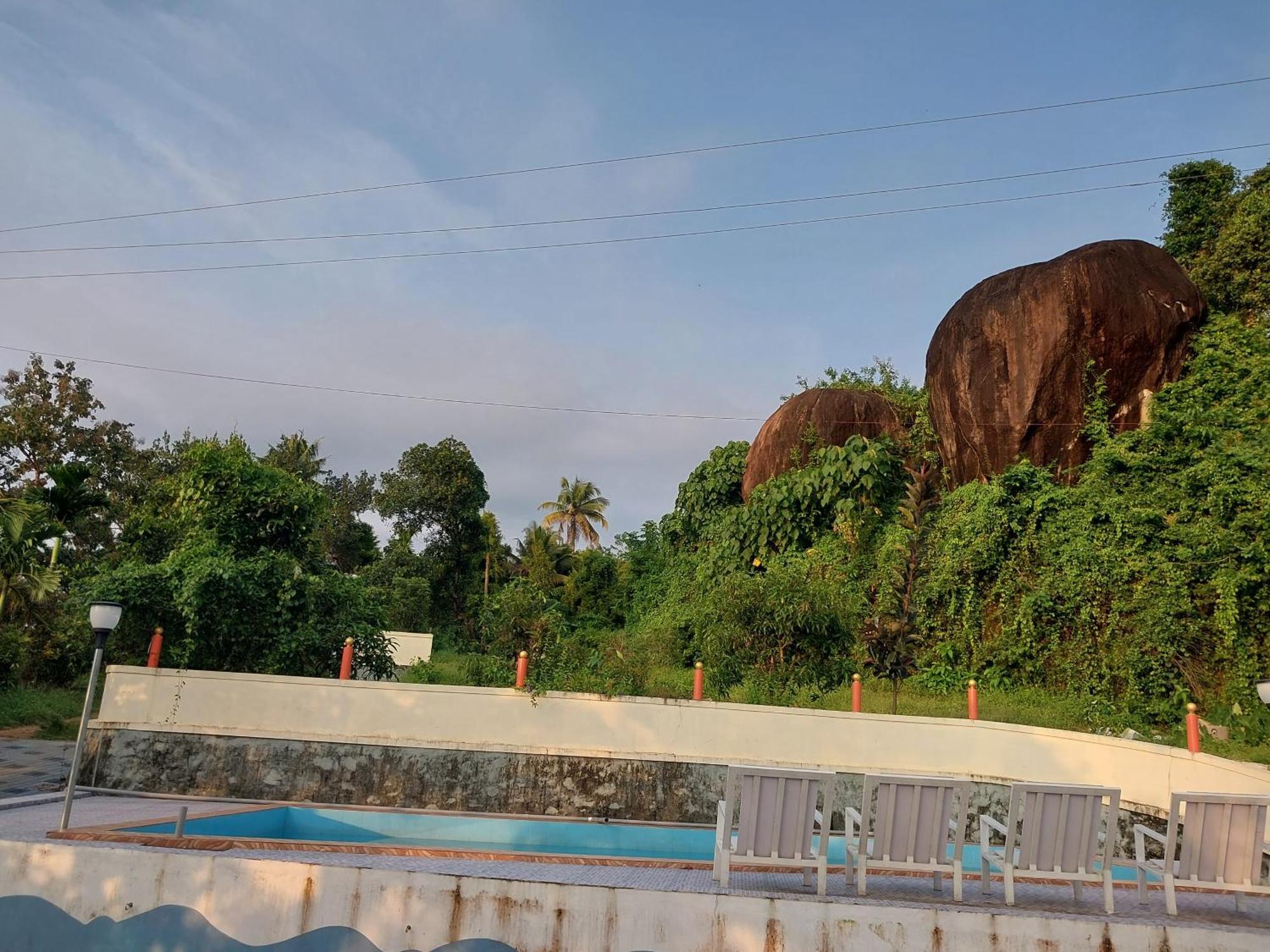 Stayberries River Rock Villa Athirapilly Kizhake Chālakudi Exterior photo